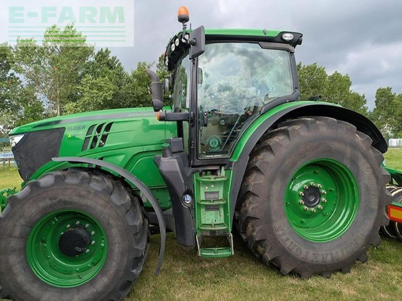 John Deere 6215 r - Tractor: foto 2 John Deere 6215 r - Tractor: foto 2