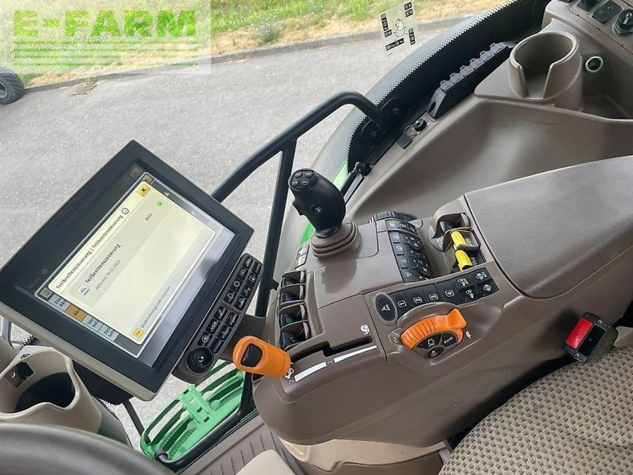 Tractor John Deere 6215r: foto 11