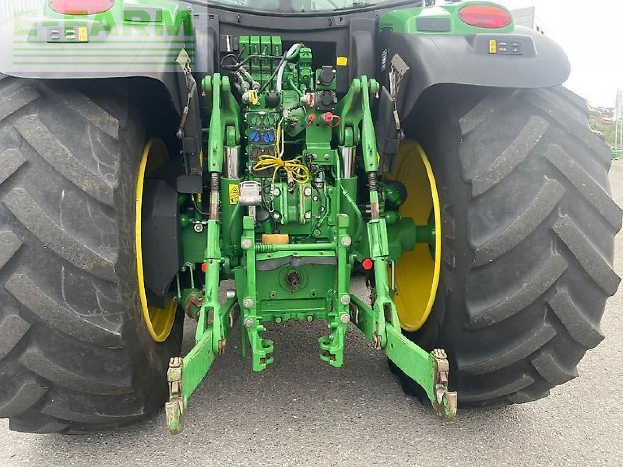 Tractor John Deere 6215r: foto 8