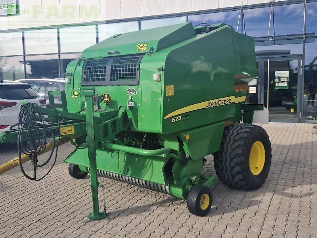 John Deere 623 multicrop - Empacadora de pacas cuadradas: foto 1 John Deere 623 multicrop - Empacadora de pacas cuadradas: foto 1