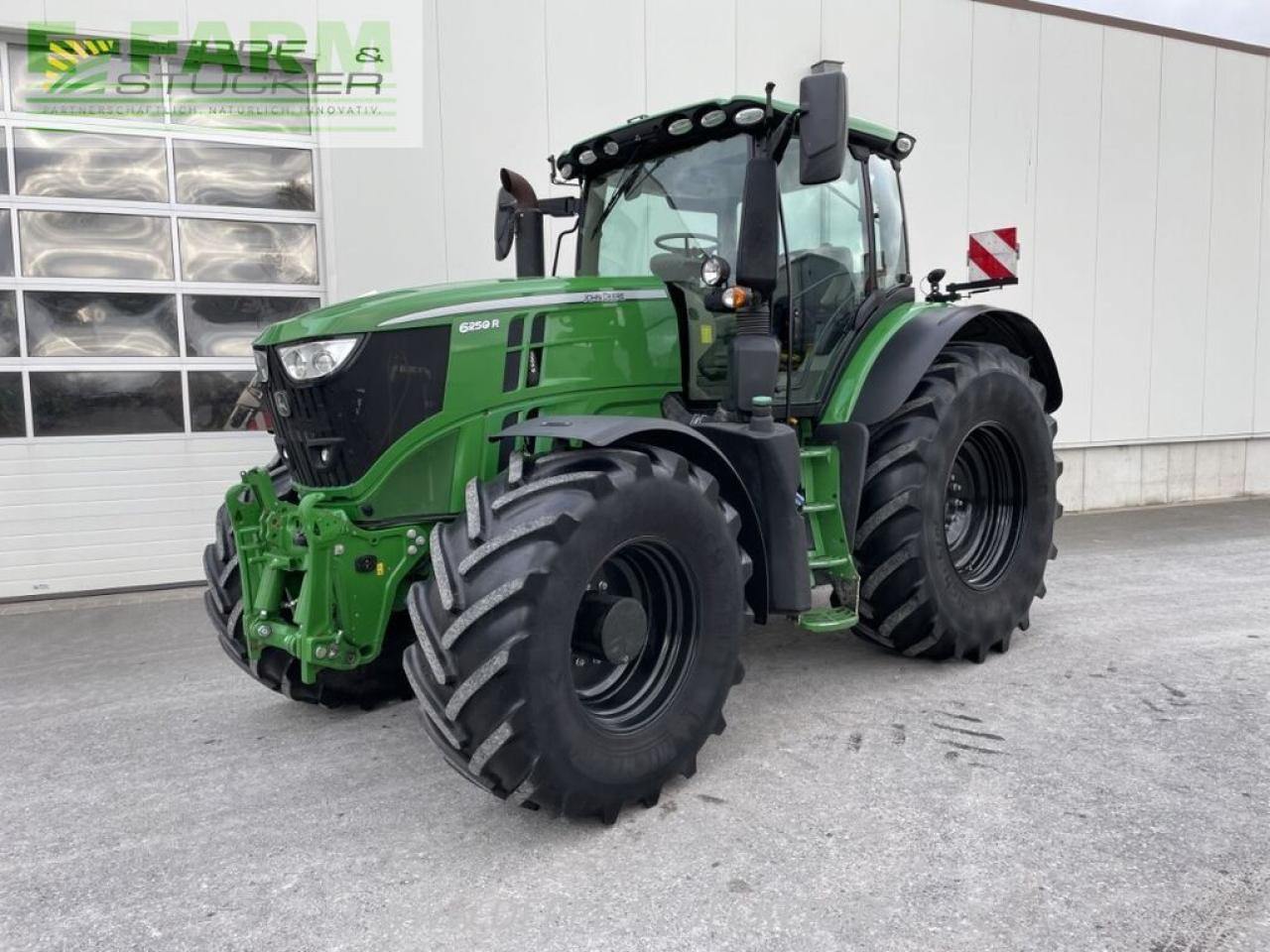 John Deere 6250r - Tractor: foto 1 John Deere 6250r - Tractor: foto 1