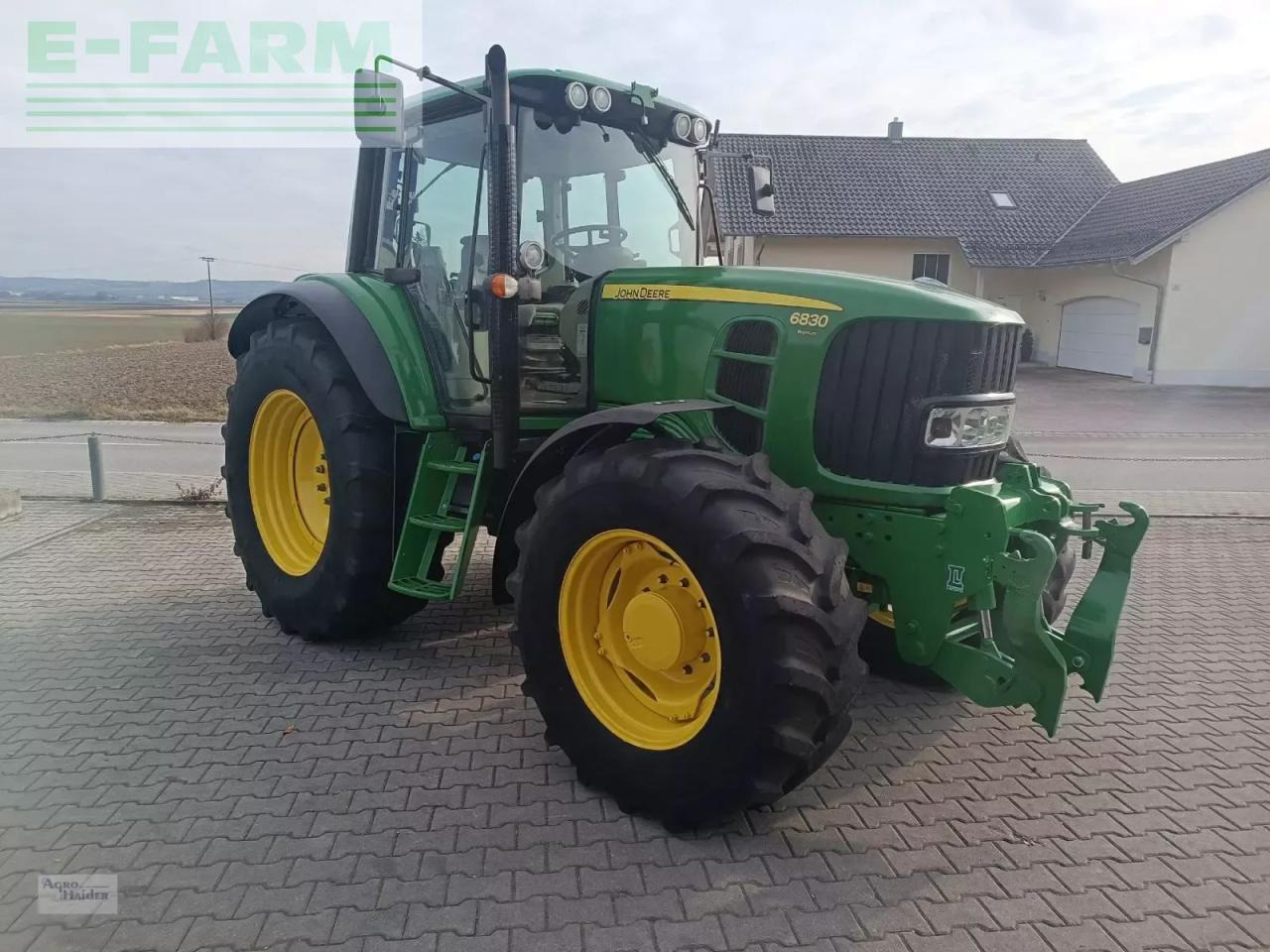 John Deere 6830 premium - Tractor: foto 1 John Deere 6830 premium - Tractor: foto 1