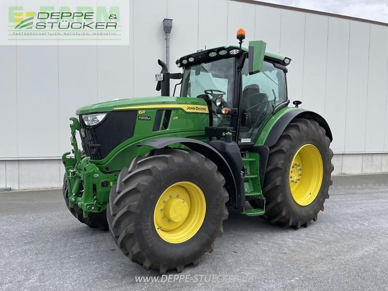 John Deere 6r 215 - Tractor: foto 1 John Deere 6r 215 - Tractor: foto 1