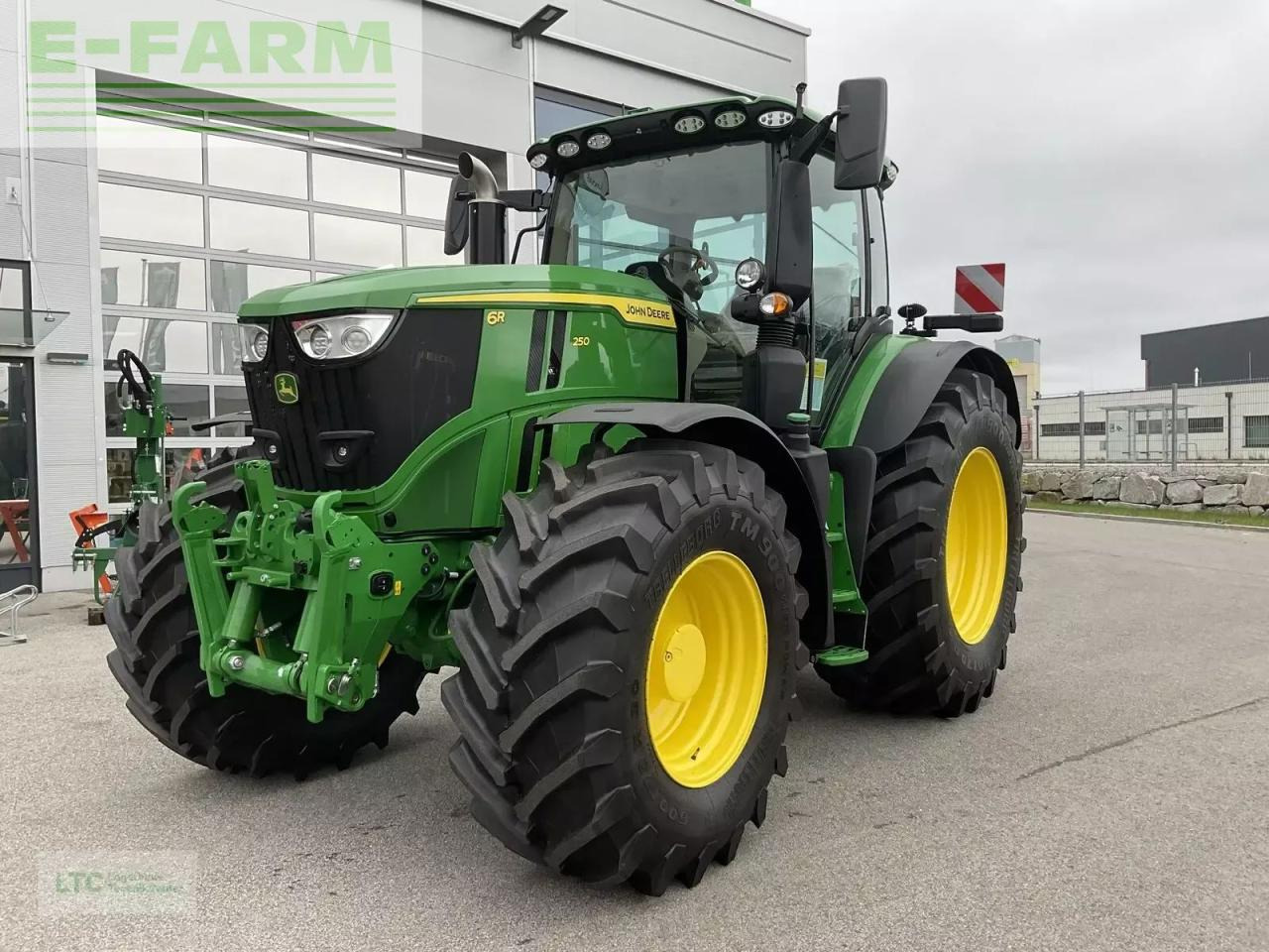 John Deere 6r 250 - Tractor: foto 1 John Deere 6r 250 - Tractor: foto 1