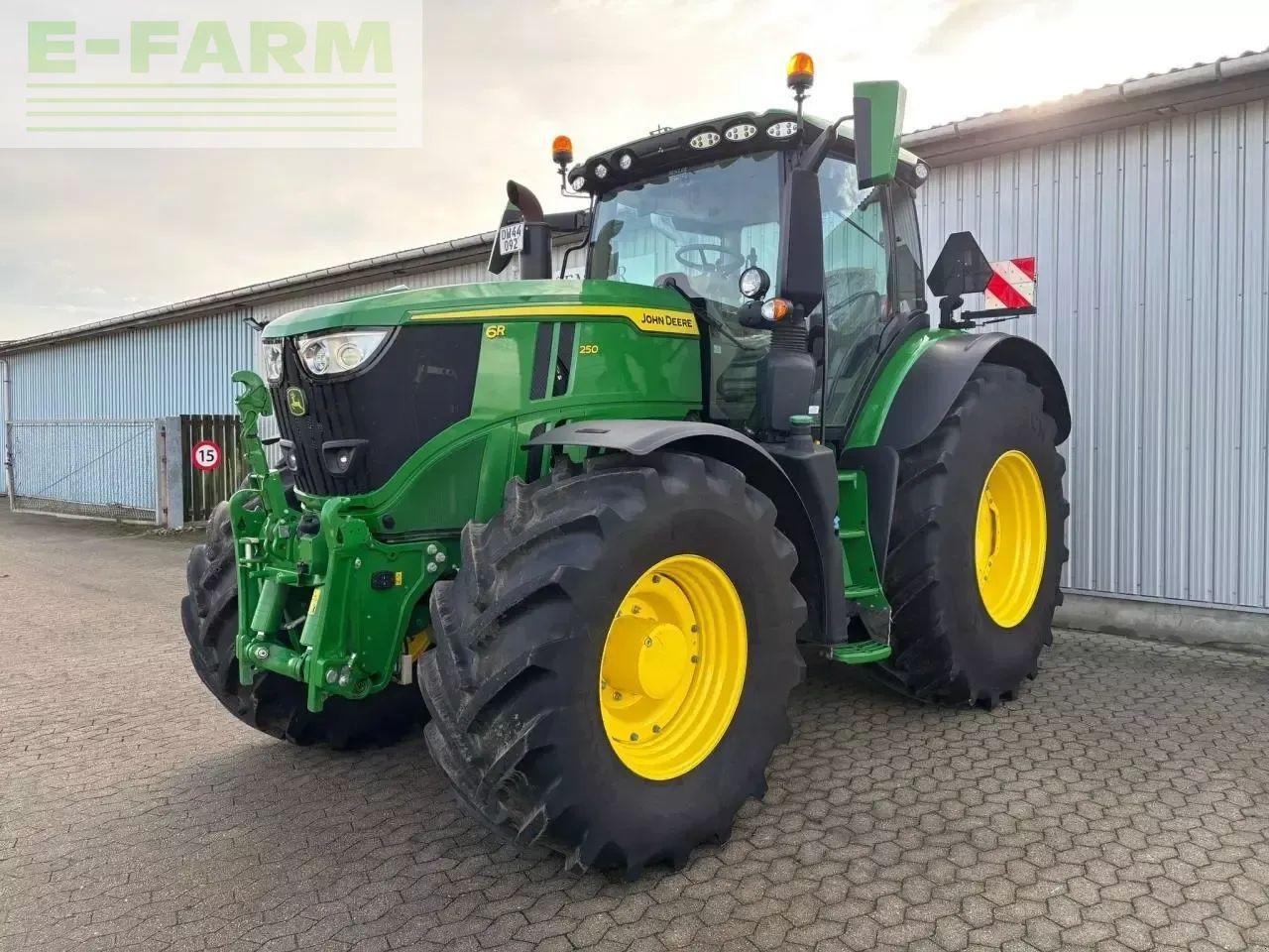 John Deere 6r 250 - Tractor: foto 2 John Deere 6r 250 - Tractor: foto 2