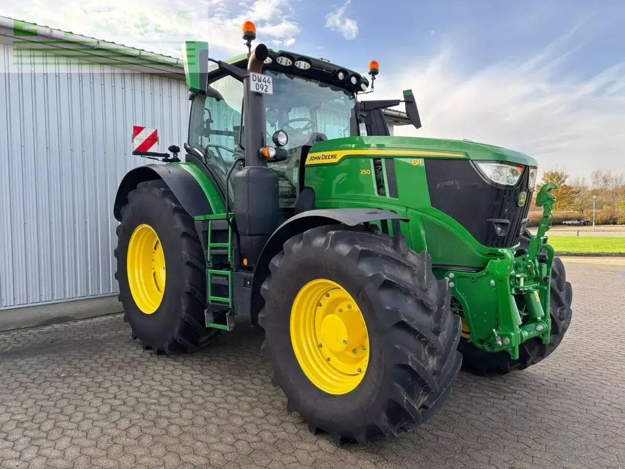 John Deere 6r 250 - Tractor: foto 3 John Deere 6r 250 - Tractor: foto 3