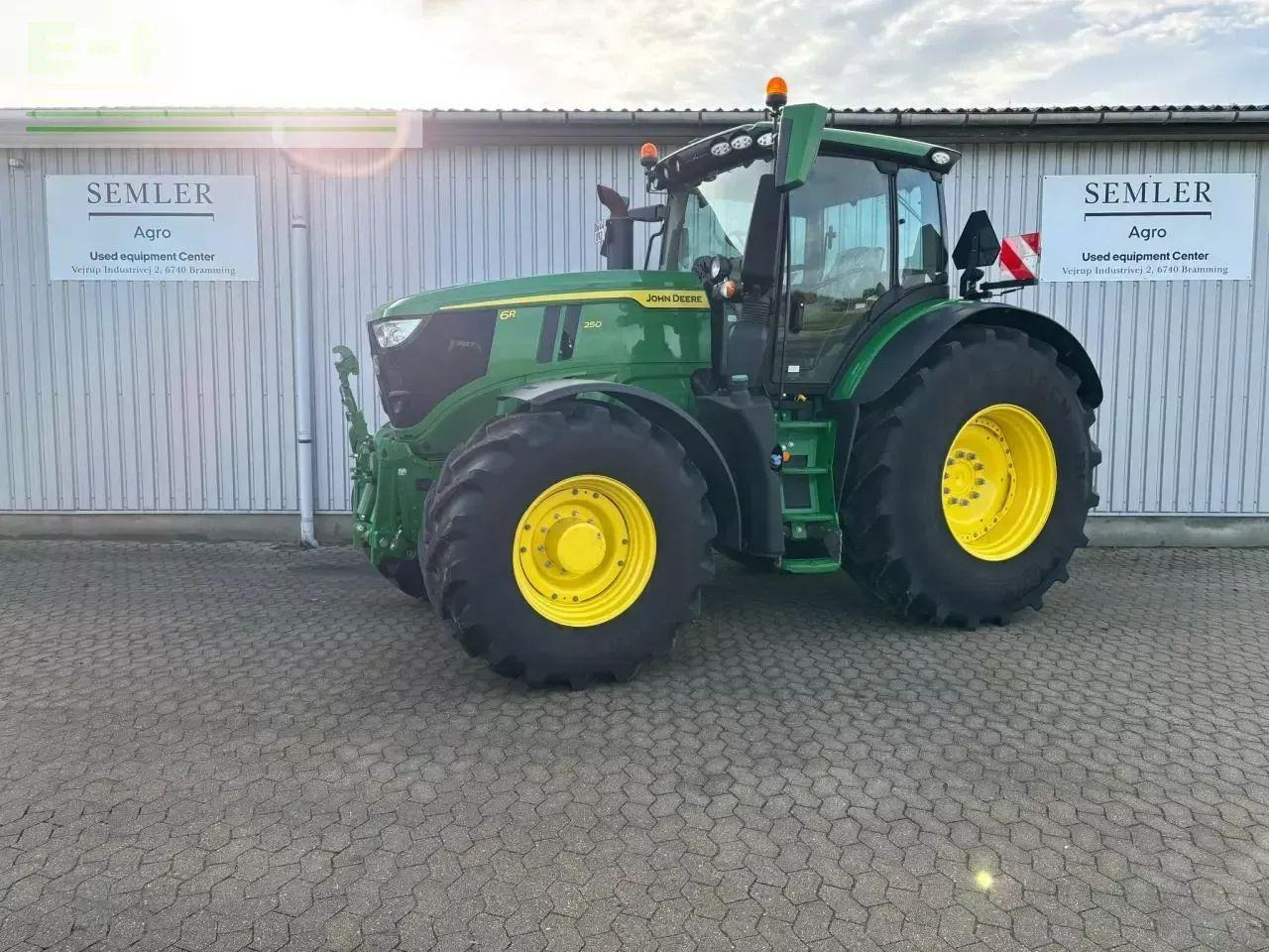 John Deere 6r 250 - Tractor: foto 1 John Deere 6r 250 - Tractor: foto 1