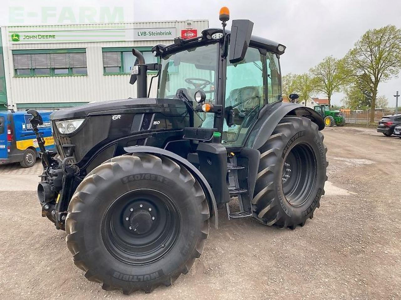 John Deere 6r150 black-edition - Tractor: foto 1 John Deere 6r150 black-edition - Tractor: foto 1
