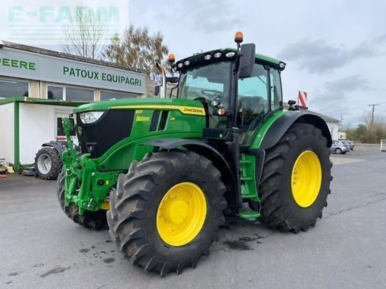 John Deere 6r215 - Tractor: foto 1 John Deere 6r215 - Tractor: foto 1