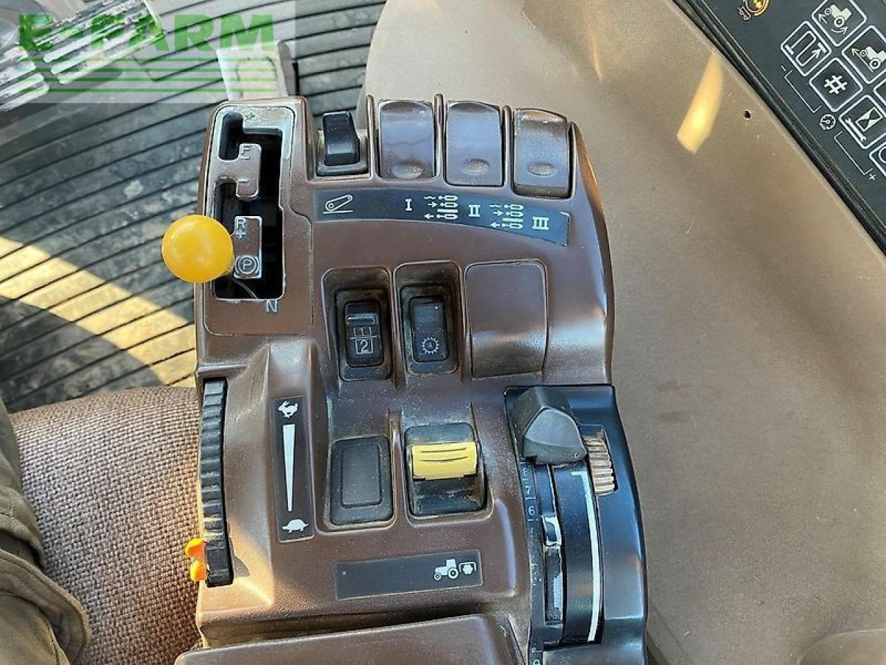 Tractor John Deere 8320: foto 33