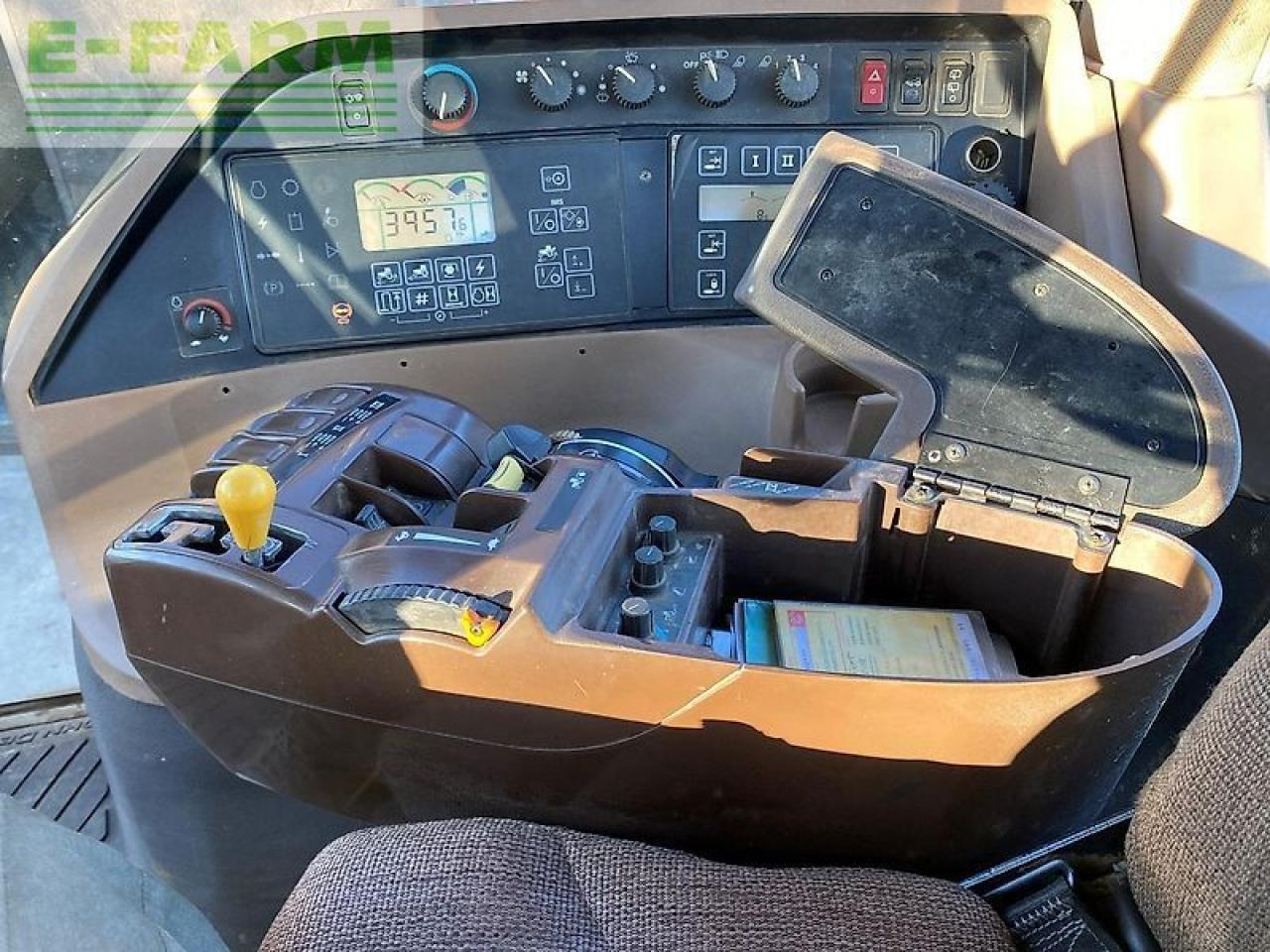 Tractor John Deere 8320: foto 32