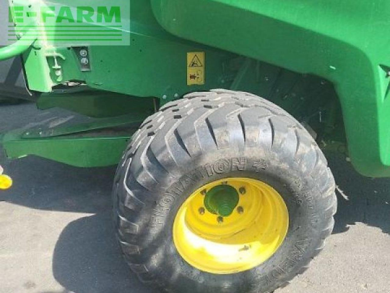 John Deere v 451 pm - Empacadora de pacas cuadradas: foto 4 John Deere v 451 pm - Empacadora de pacas cuadradas: foto 4
