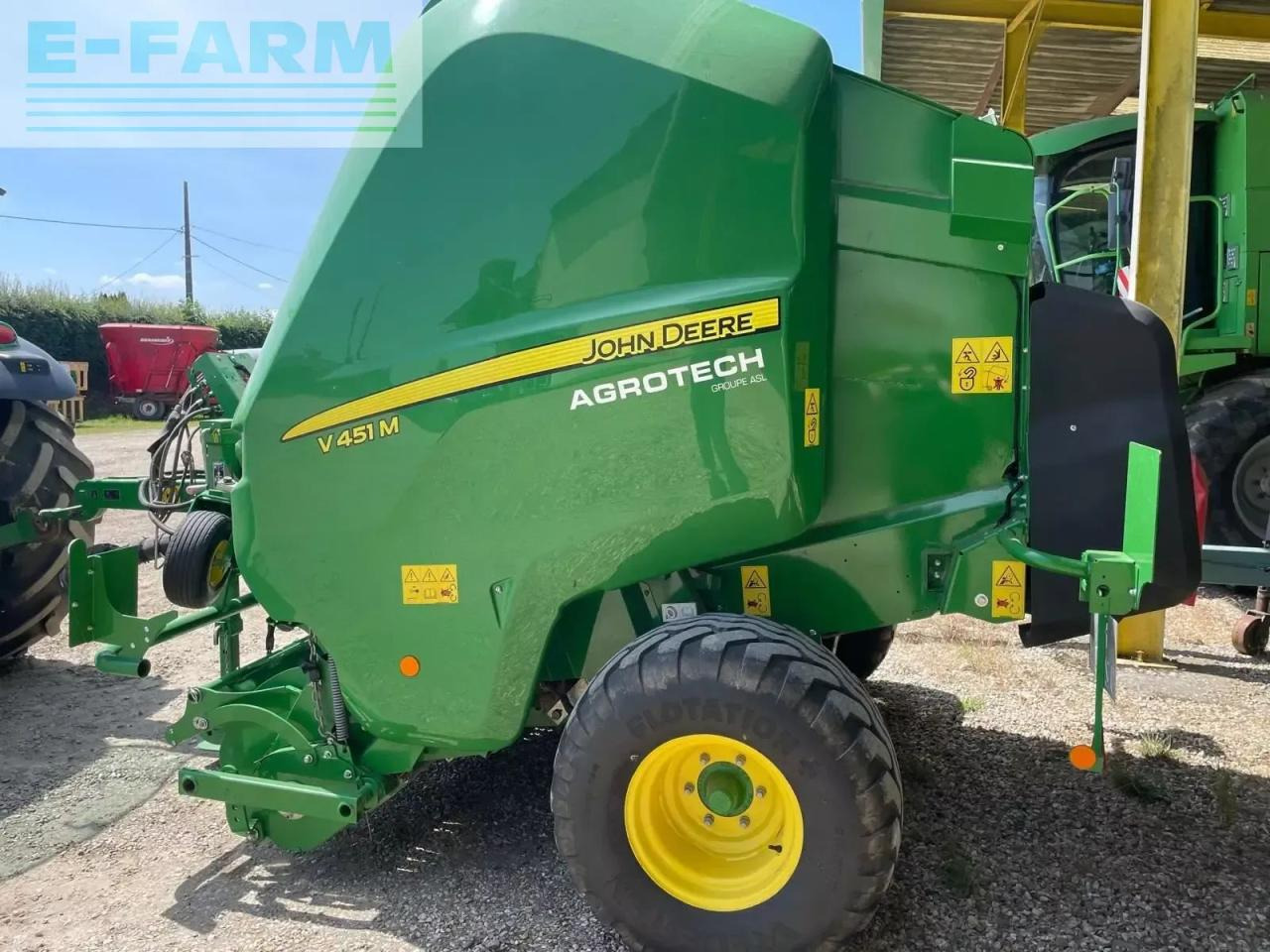 John Deere v451m - Empacadora de pacas cuadradas: foto 2 John Deere v451m - Empacadora de pacas cuadradas: foto 2
