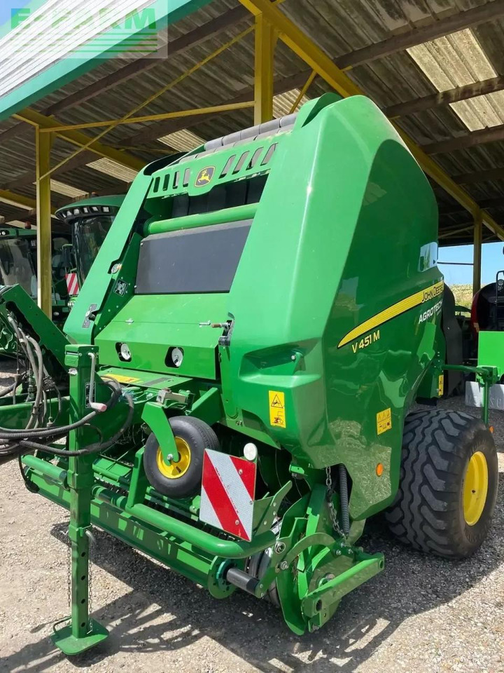 John Deere v451m - Empacadora de pacas cuadradas: foto 1 John Deere v451m - Empacadora de pacas cuadradas: foto 1