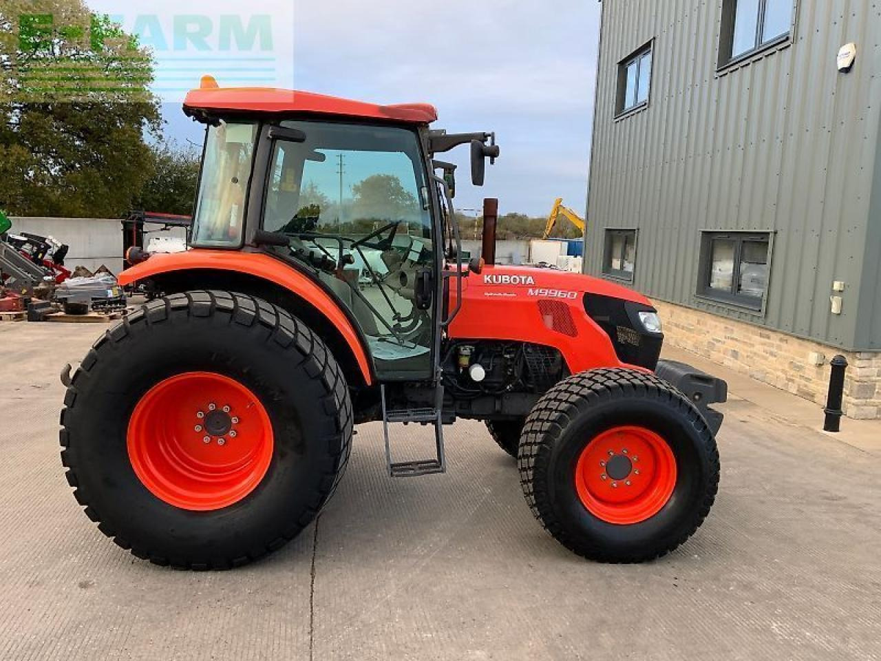 Kubota m9960 hydraulic shuttle tractor (st24785) - Tractor: foto 1 Kubota m9960 hydraulic shuttle tractor (st24785) - Tractor: foto 1