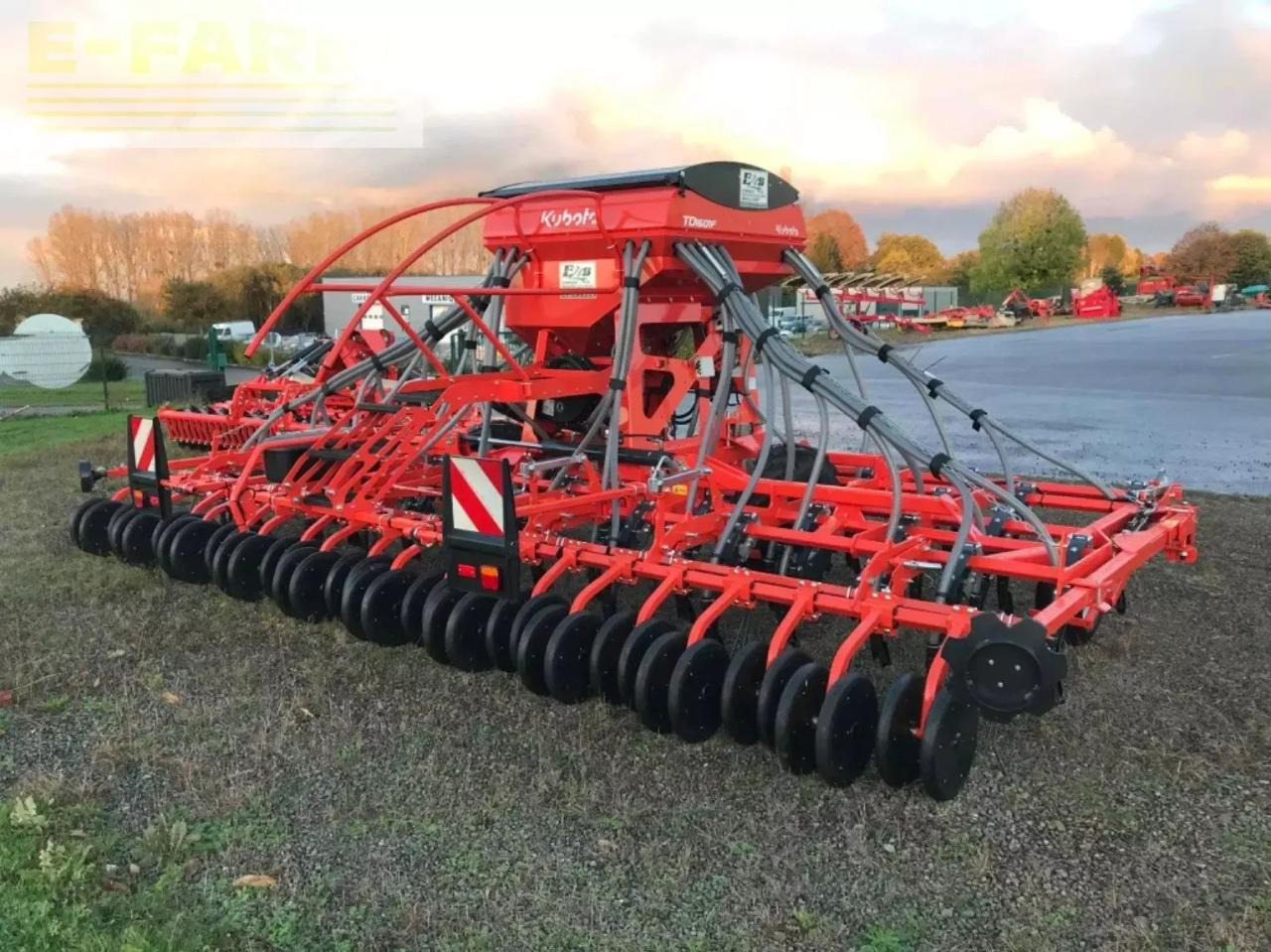 Kubota semoir à grains td1601f kubota - Sembradora de precisión: foto 1 Kubota semoir à grains td1601f kubota - Sembradora de precisión: foto 1