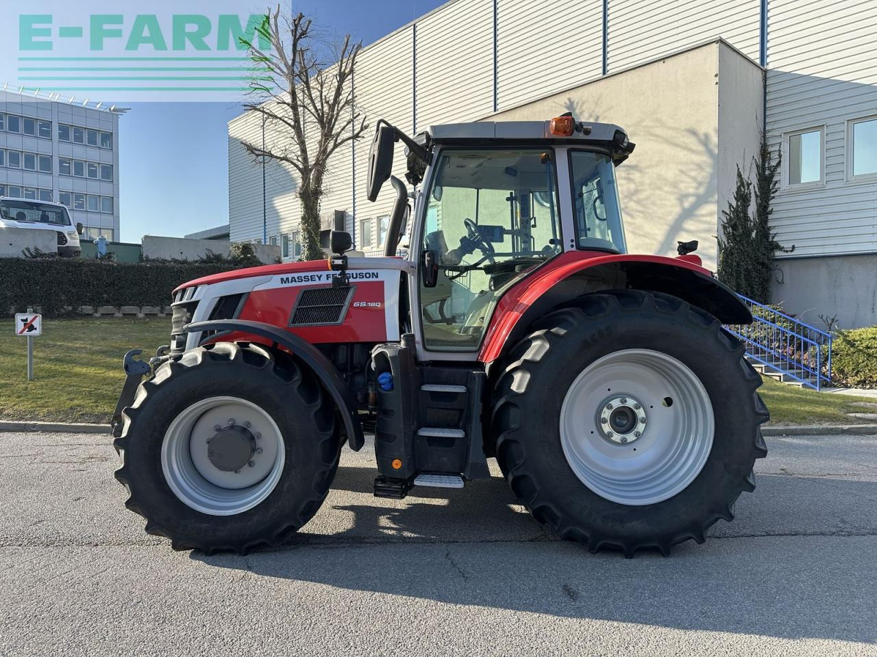 Massey Ferguson mf 6s.180 - Tractor: foto 2 Massey Ferguson mf 6s.180 - Tractor: foto 2