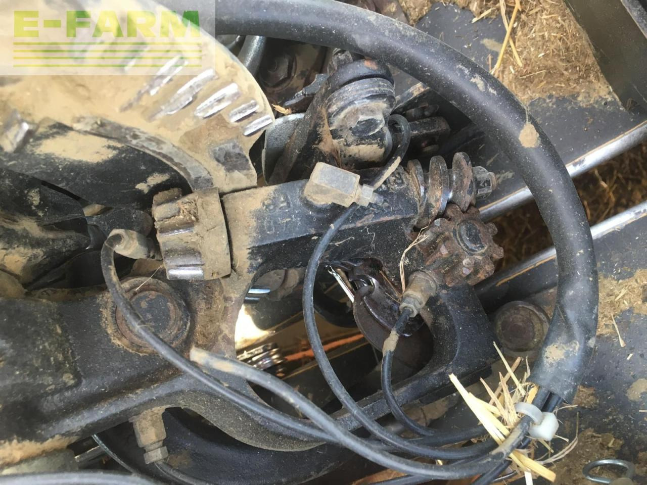 New Holland D1210 - Empacadora de pacas cuadradas: foto 2 New Holland D1210 - Empacadora de pacas cuadradas: foto 2