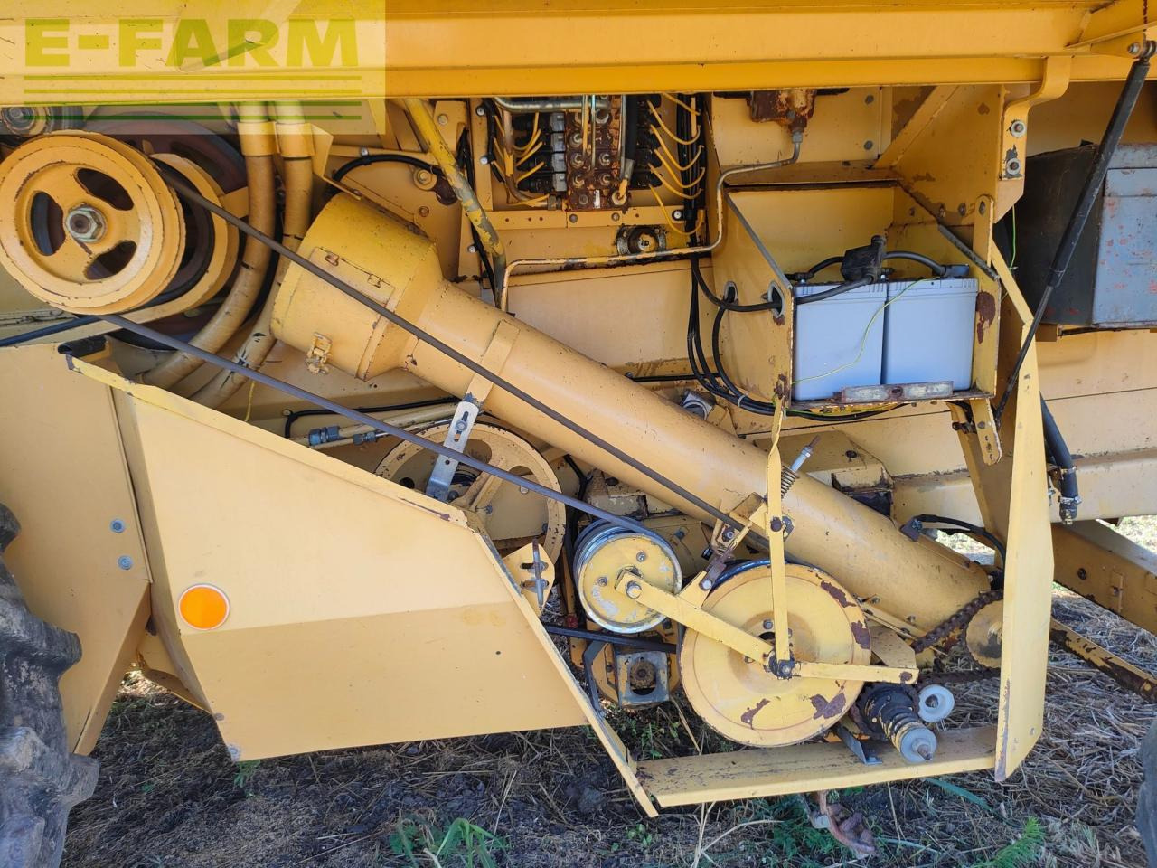 New Holland TX 66 - Cosechadora de granos: foto 2 New Holland TX 66 - Cosechadora de granos: foto 2