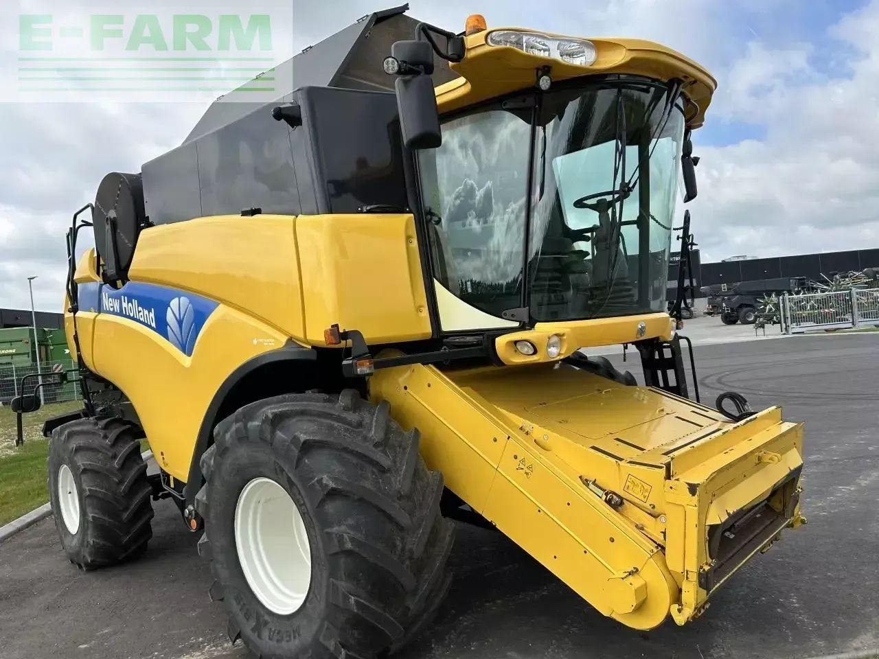 New Holland cx 8090 - Cosechadora de granos: foto 4 New Holland cx 8090 - Cosechadora de granos: foto 4
