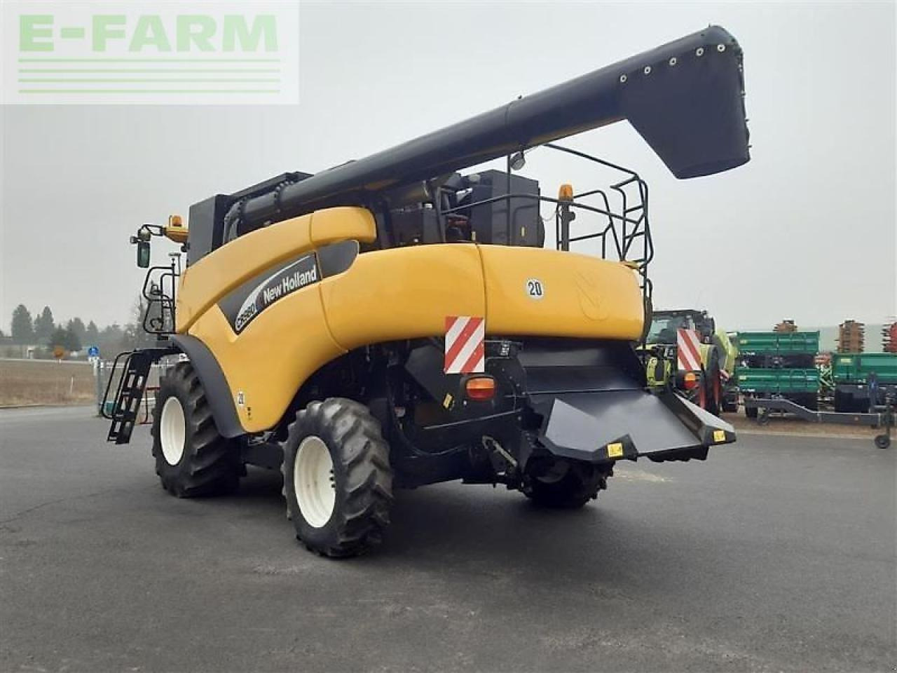 New Holland gebr. mähdrescher new holland - Cosechadora de granos: foto 2 New Holland gebr. mähdrescher new holland - Cosechadora de granos: foto 2