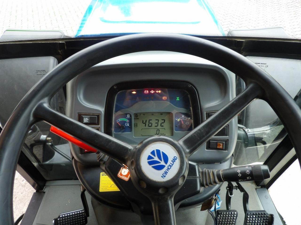 Tractor New Holland new holland tn 95 da DA: foto 8 Tractor New Holland new holland tn 95 da DA: foto 8