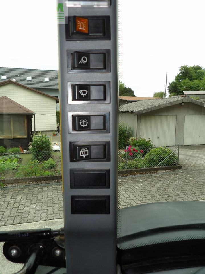 Tractor New Holland new holland tn 95 da DA: foto 7 Tractor New Holland new holland tn 95 da DA: foto 7