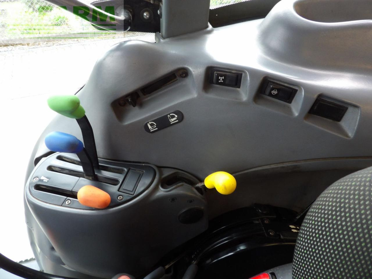 Tractor New Holland new holland tn 95 da DA: foto 9 Tractor New Holland new holland tn 95 da DA: foto 9