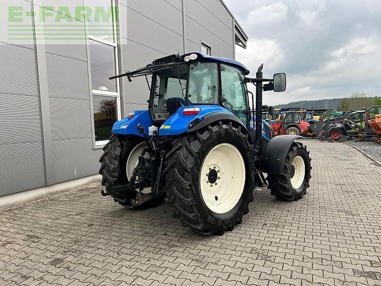 New Holland t 5.95 - Tractor: foto 3 New Holland t 5.95 - Tractor: foto 3