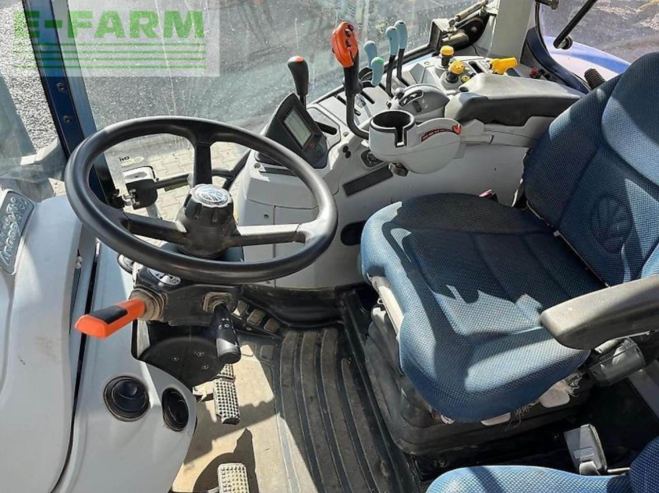 New Holland t 6.180 ec - Tractor: foto 5 New Holland t 6.180 ec - Tractor: foto 5