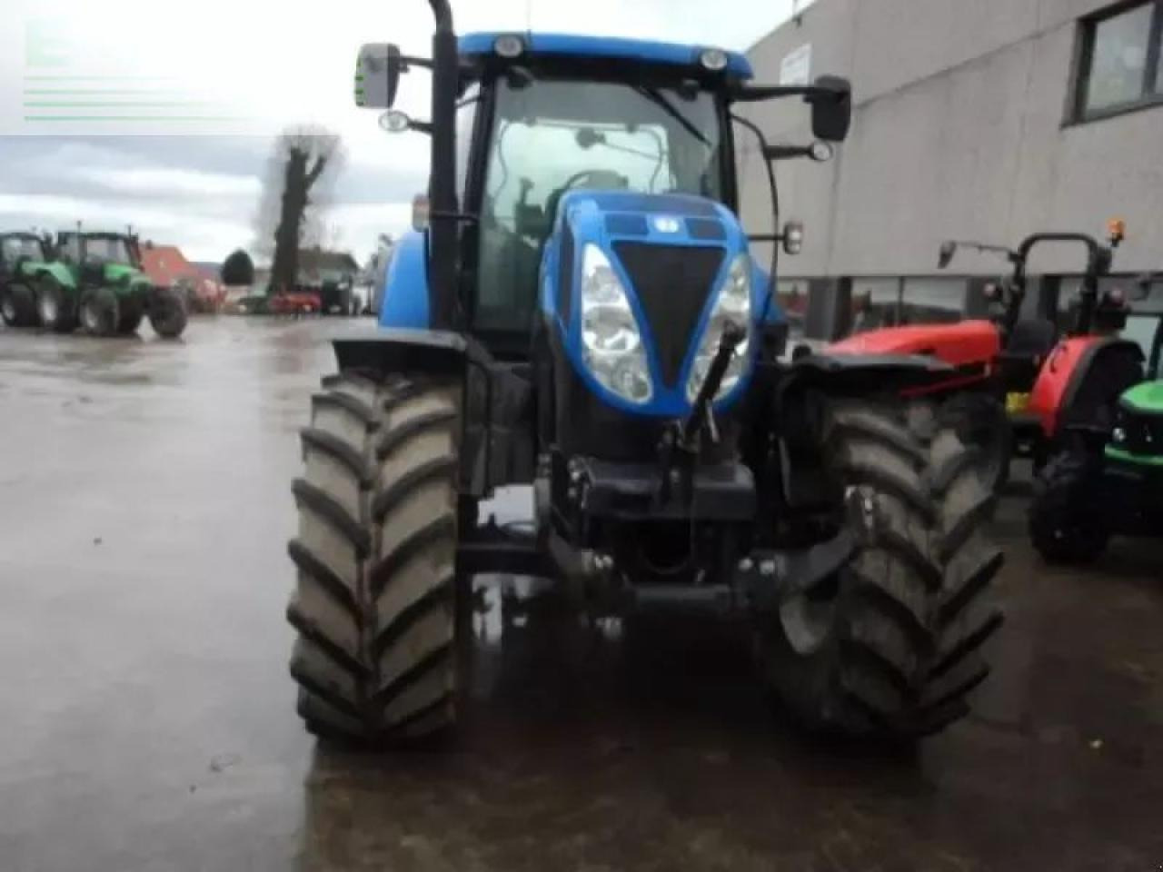 New Holland t 7 - 185 - Tractor: foto 4 New Holland t 7 - 185 - Tractor: foto 4