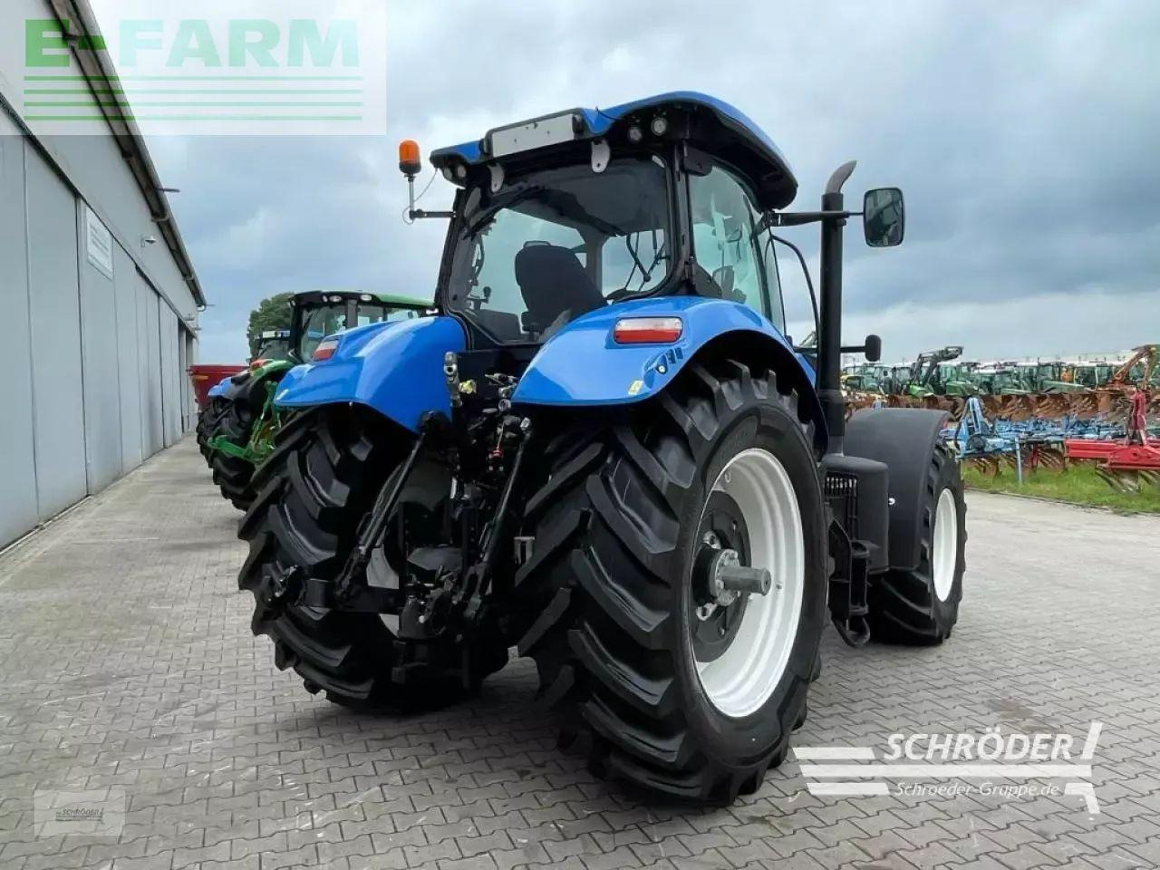 New Holland t 7.270 autocommand - Tractor: foto 3 New Holland t 7.270 autocommand - Tractor: foto 3