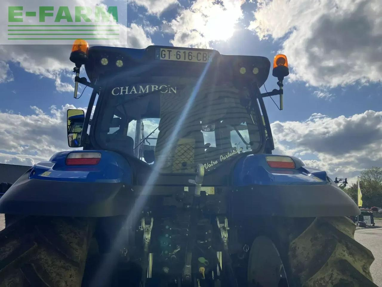 New Holland t6.145 deluxe ec + t412 EC Deluxe - Tractor: foto 5 New Holland t6.145 deluxe ec + t412 EC Deluxe - Tractor: foto 5