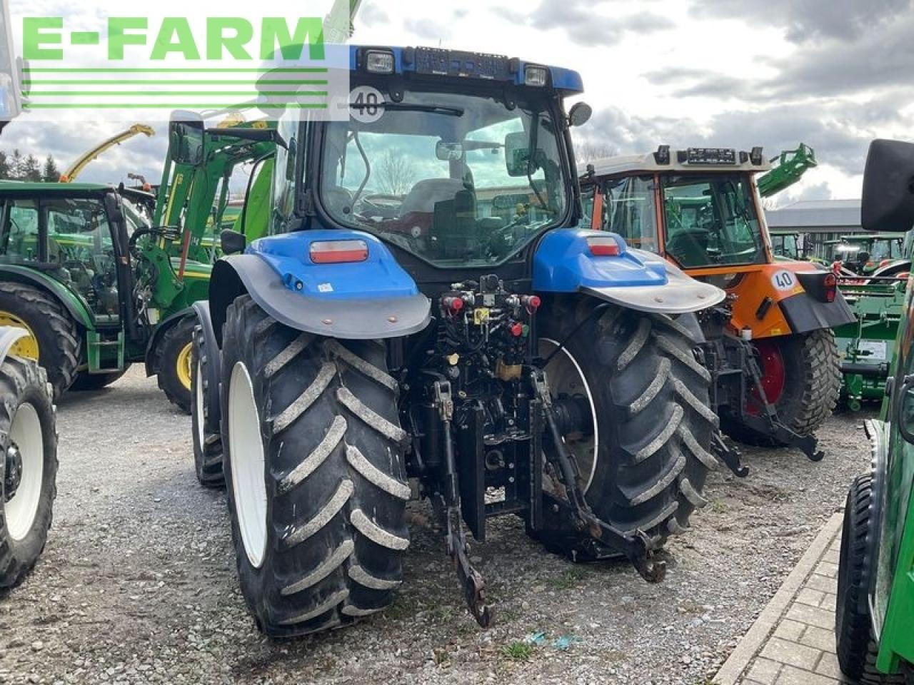 New Holland t6020 - Tractor: foto 3 New Holland t6020 - Tractor: foto 3