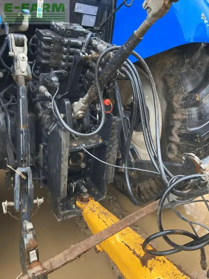 New Holland t7.200 auto command - Tractor: foto 3 New Holland t7.200 auto command - Tractor: foto 3
