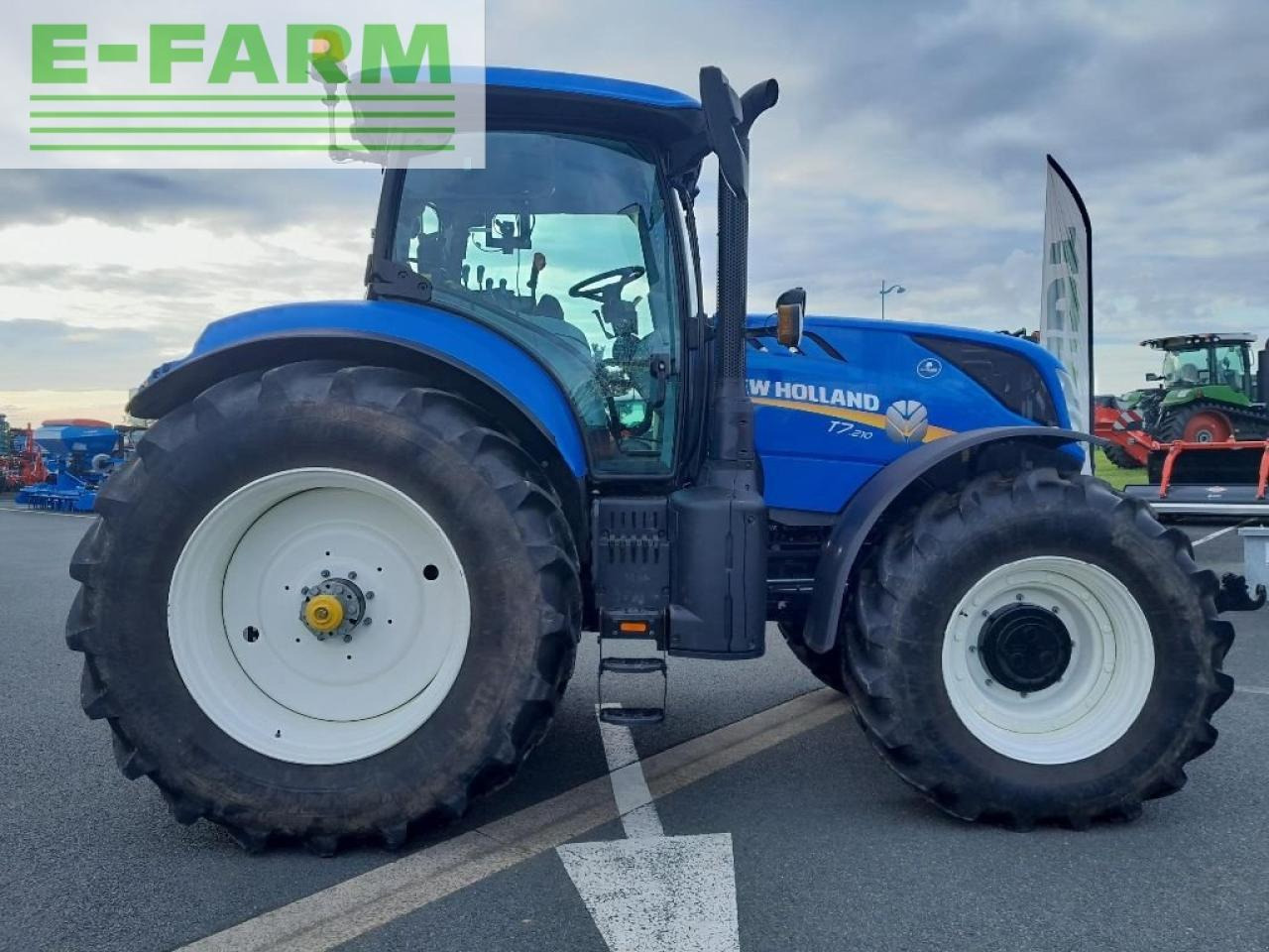 New Holland t7.210 pc - Tractor: foto 2 New Holland t7.210 pc - Tractor: foto 2