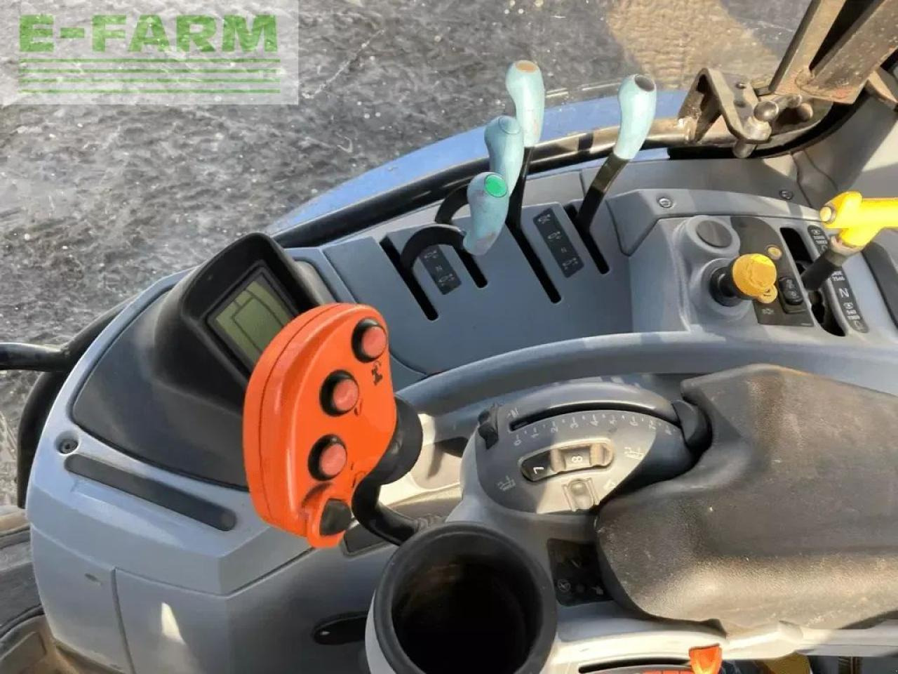 New Holland t7.210 rc s5 - Tractor: foto 4 New Holland t7.210 rc s5 - Tractor: foto 4