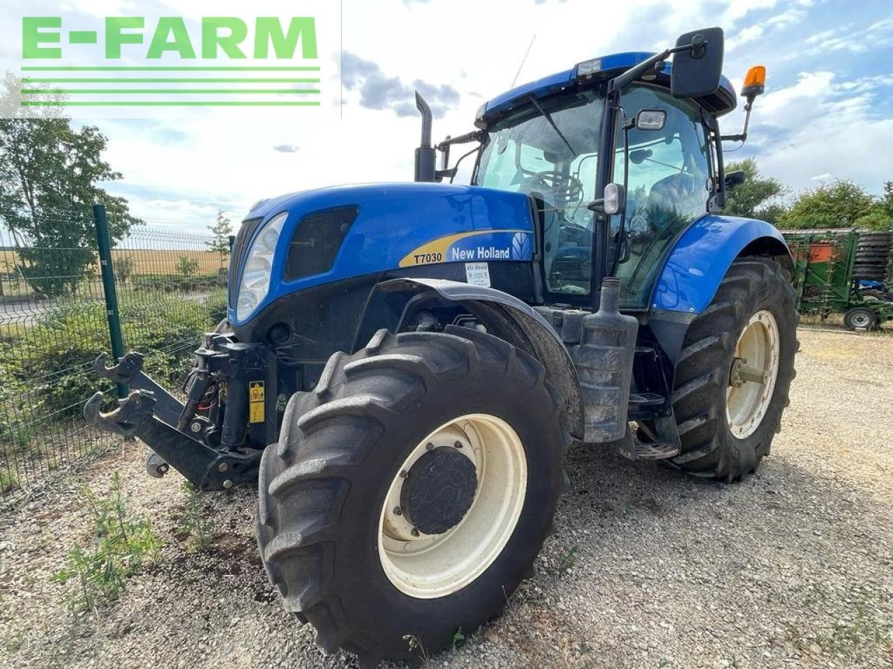 New Holland t7030 - Tractor: foto 1 New Holland t7030 - Tractor: foto 1