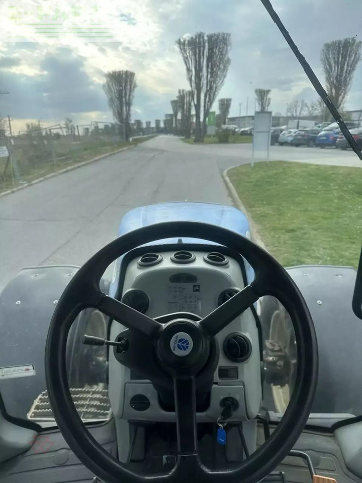 Tractor New Holland t8040: foto 10