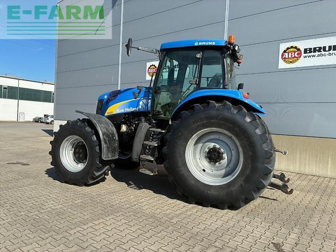 New Holland tg 255 - Tractor: foto 2 New Holland tg 255 - Tractor: foto 2