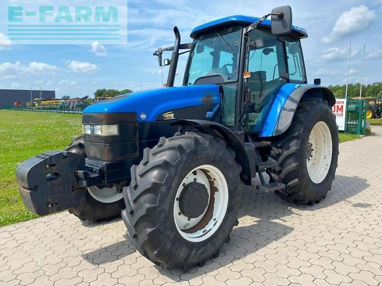 New Holland tm 155 - Tractor: foto 1 New Holland tm 155 - Tractor: foto 1