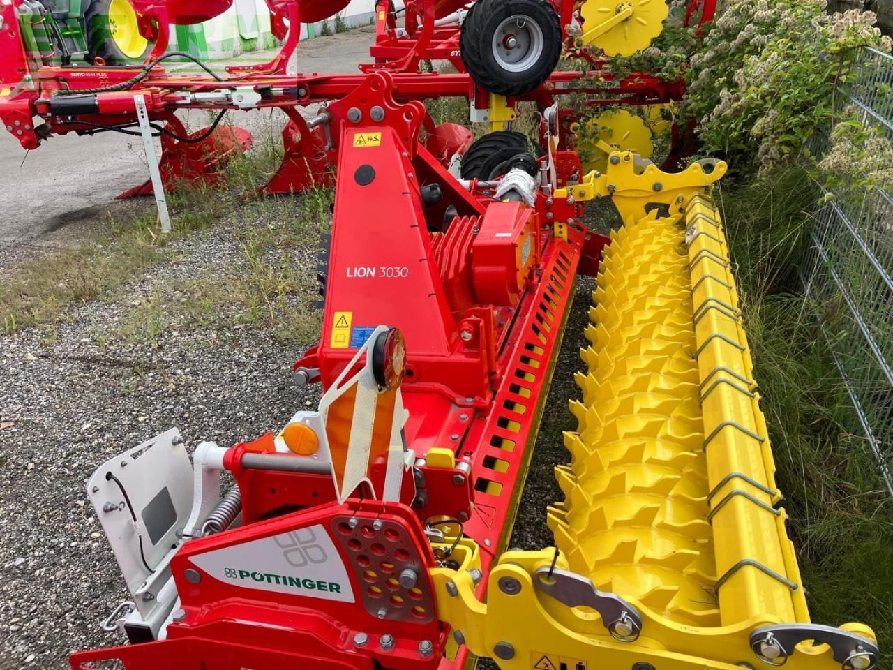Pöttinger Lion 3030 - Equipo para trabajo del suelo: foto 4 Pöttinger Lion 3030 - Equipo para trabajo del suelo: foto 4
