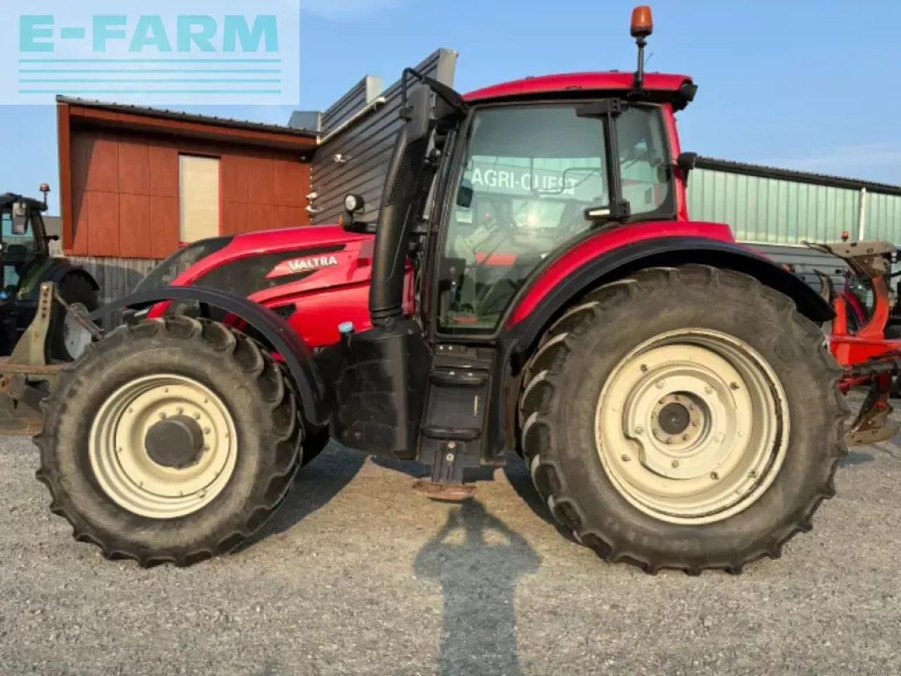 Valtra t214v - Tractor: foto 1 Valtra t214v - Tractor: foto 1
