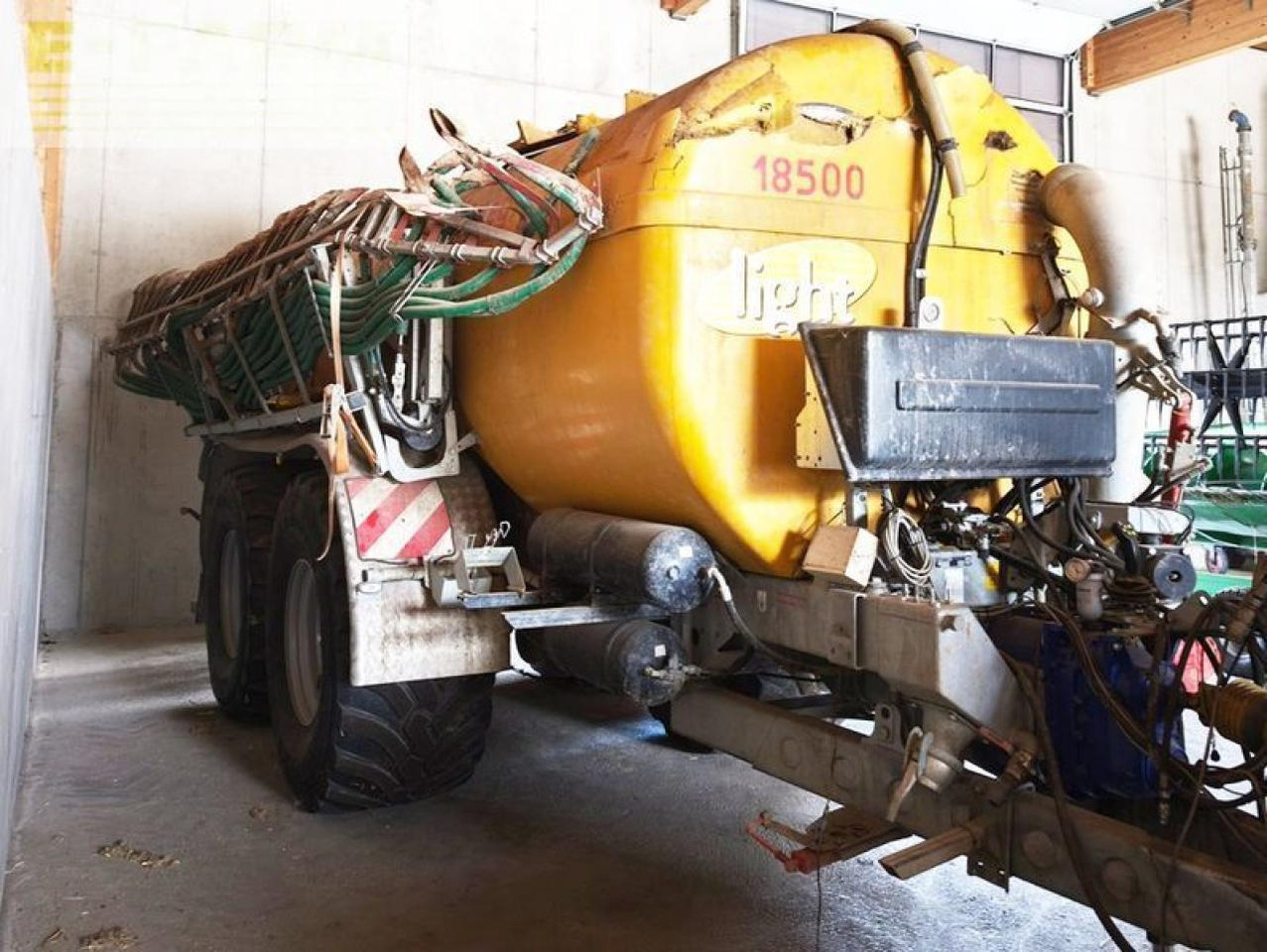 Light 18.500 polyesterfass mit unfallschaden - Cuba de purín: foto 4 Light 18.500 polyesterfass mit unfallschaden - Cuba de purín: foto 4