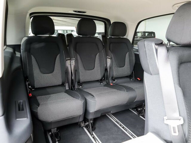 MERCEDES-BENZ EQV 300 Extralang,8Sitze,2elektr.Schiebetür,LED - Minibús, Autobús eléctrico: foto 4 MERCEDES-BENZ EQV 300 Extralang,8Sitze,2elektr.Schiebetür,LED - Minibús, Autobús eléctrico: foto 4