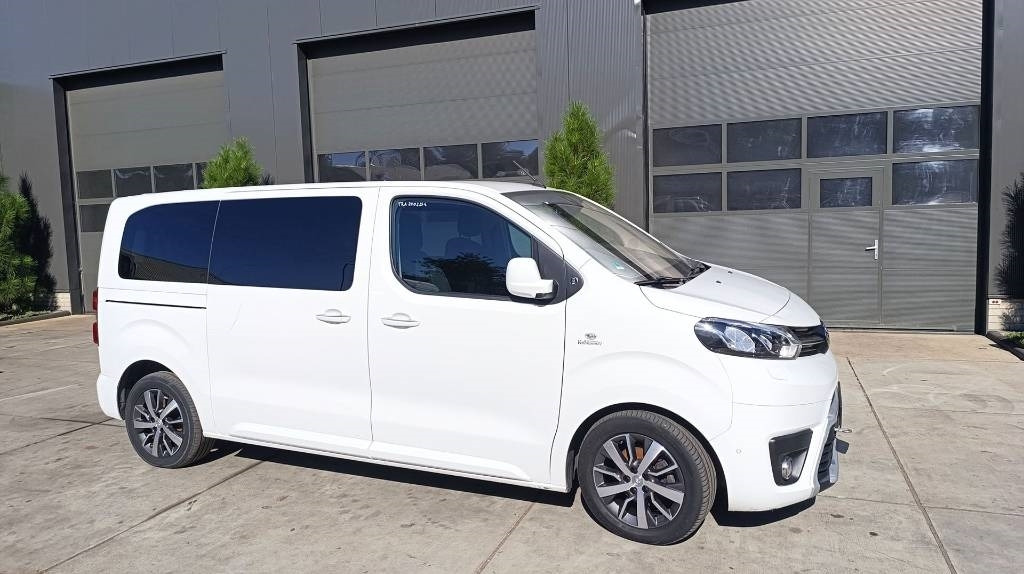 Toyota Proace 2.0 Van, Kleinbus, 7-Sitzer, Turboschaden - Furgón: foto 5 Toyota Proace 2.0 Van, Kleinbus, 7-Sitzer, Turboschaden - Furgón: foto 5
