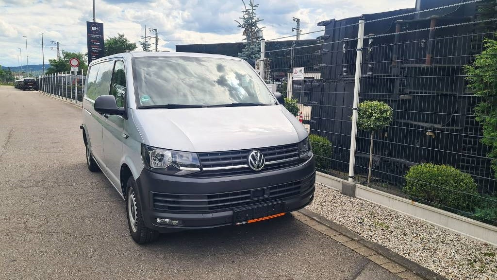 Volkswagen T6 2.0 TDI Kasten- Werkstattwagen, Klima, 3-Sitzer - Furgoneta pequeña: foto 5 Volkswagen T6 2.0 TDI Kasten- Werkstattwagen, Klima, 3-Sitzer - Furgoneta pequeña: foto 5