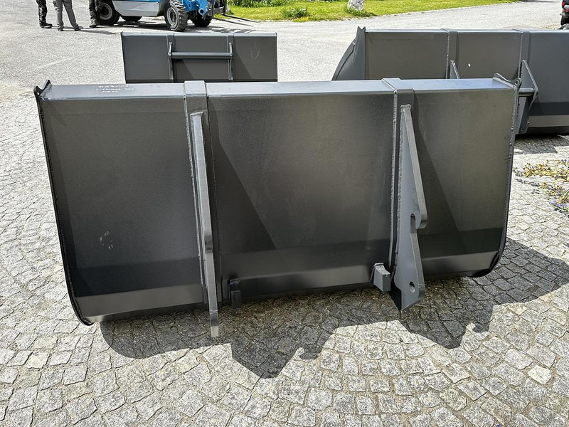 Big Volumenschaufel 200cm mit Liebherr 509 Aufnahme - Cazo: foto 3 Big Volumenschaufel 200cm mit Liebherr 509 Aufnahme - Cazo: foto 3