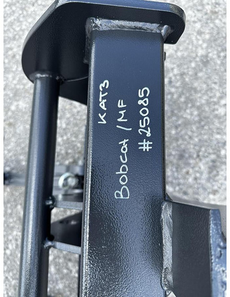 Big Adapter Bobcat Teleskoplader auf Dreipunkt Aufnahme - Implemento: foto 5 Big Adapter Bobcat Teleskoplader auf Dreipunkt Aufnahme - Implemento: foto 5