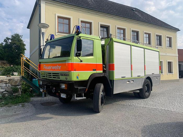 Steyr 15S31 4x4 Feuerwehrfahrzeug - Camión de bomberos: foto 1 Steyr 15S31 4x4 Feuerwehrfahrzeug - Camión de bomberos: foto 1